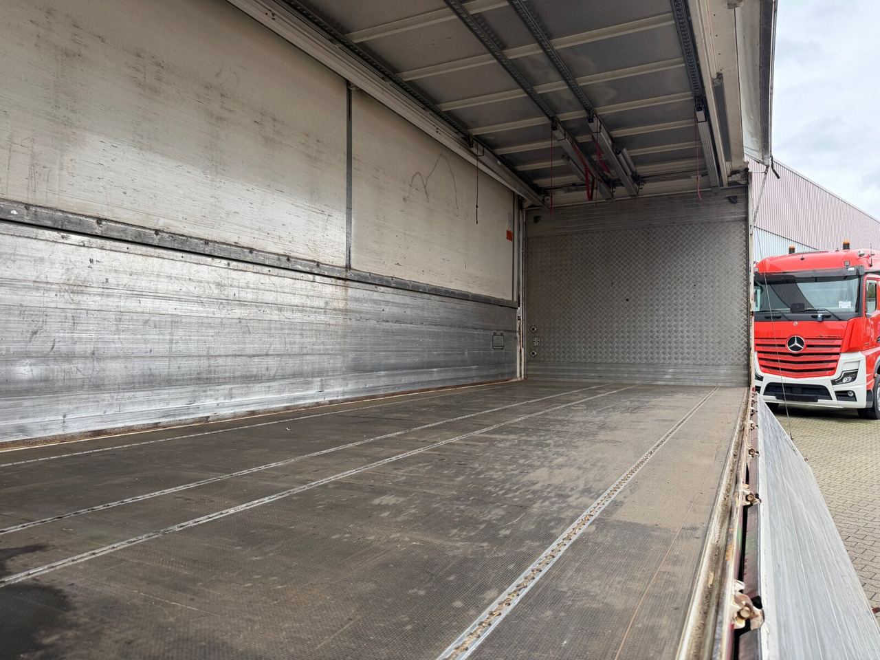 MAN TGM 22.290 6x2-4 LL TGM 22.290 6x2-4 LL, EEV, Lenkachse, 2x AHK, Getränkekoffer, LBW MBB - Camion fourgon: photos 2 MAN TGM 22.290 6x2-4 LL TGM 22.290 6x2-4 LL, EEV, Lenkachse, 2x AHK, Getränkekoffer, LBW MBB - Camion fourgon: photos 2