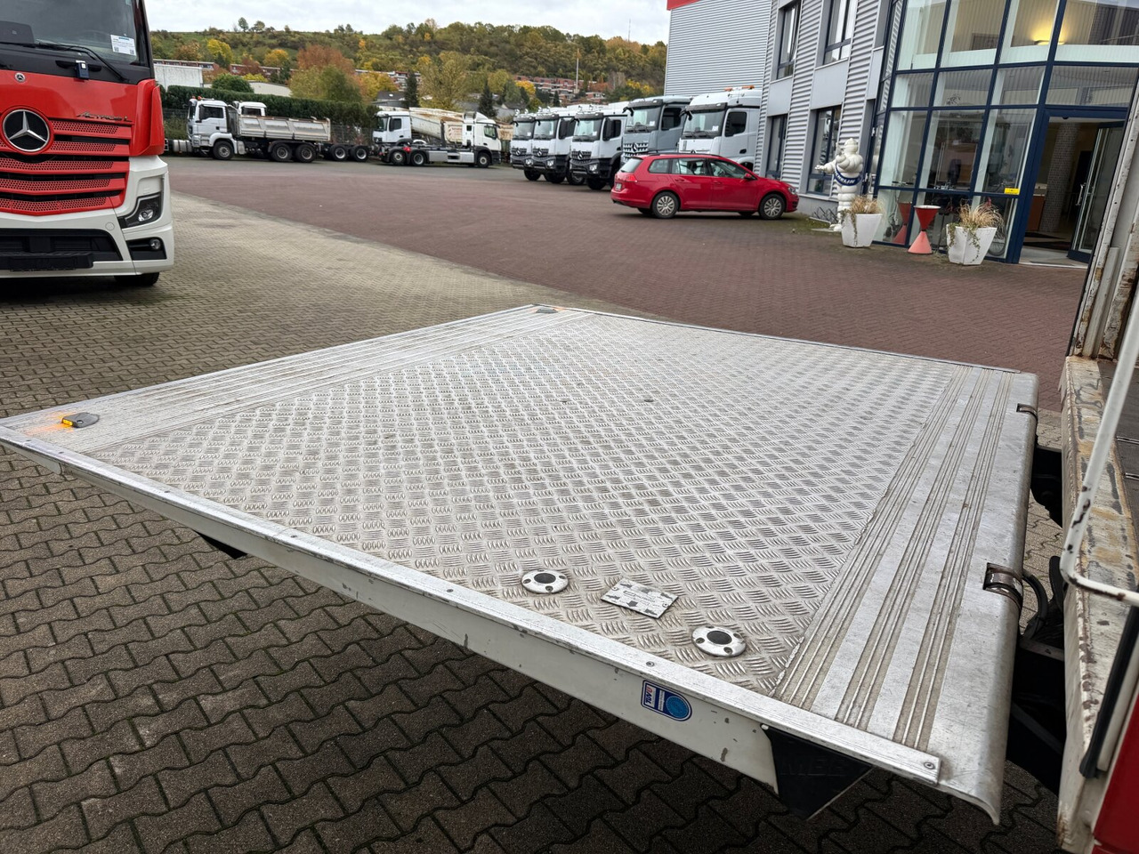 MAN TGM 22.290 6x2-4 LL TGM 22.290 6x2-4 LL, EEV, Lenkachse, 2x AHK, Getränkekoffer, LBW MBB en leasing occasion MAN TGM 22.290 6x2-4 LL TGM 22.290 6x2-4 LL, EEV, Lenkachse, 2x AHK, Getränkekoffer, LBW MBB: photos 14 MAN TGM 22.290 6x2-4 LL TGM 22.290 6x2-4 LL, EEV, Lenkachse, 2x AHK, Getränkekoffer, LBW MBB en leasing occasion MAN TGM 22.290 6x2-4 LL TGM 22.290 6x2-4 LL, EEV, Lenkachse, 2x AHK, Getränkekoffer, LBW MBB: photos 14