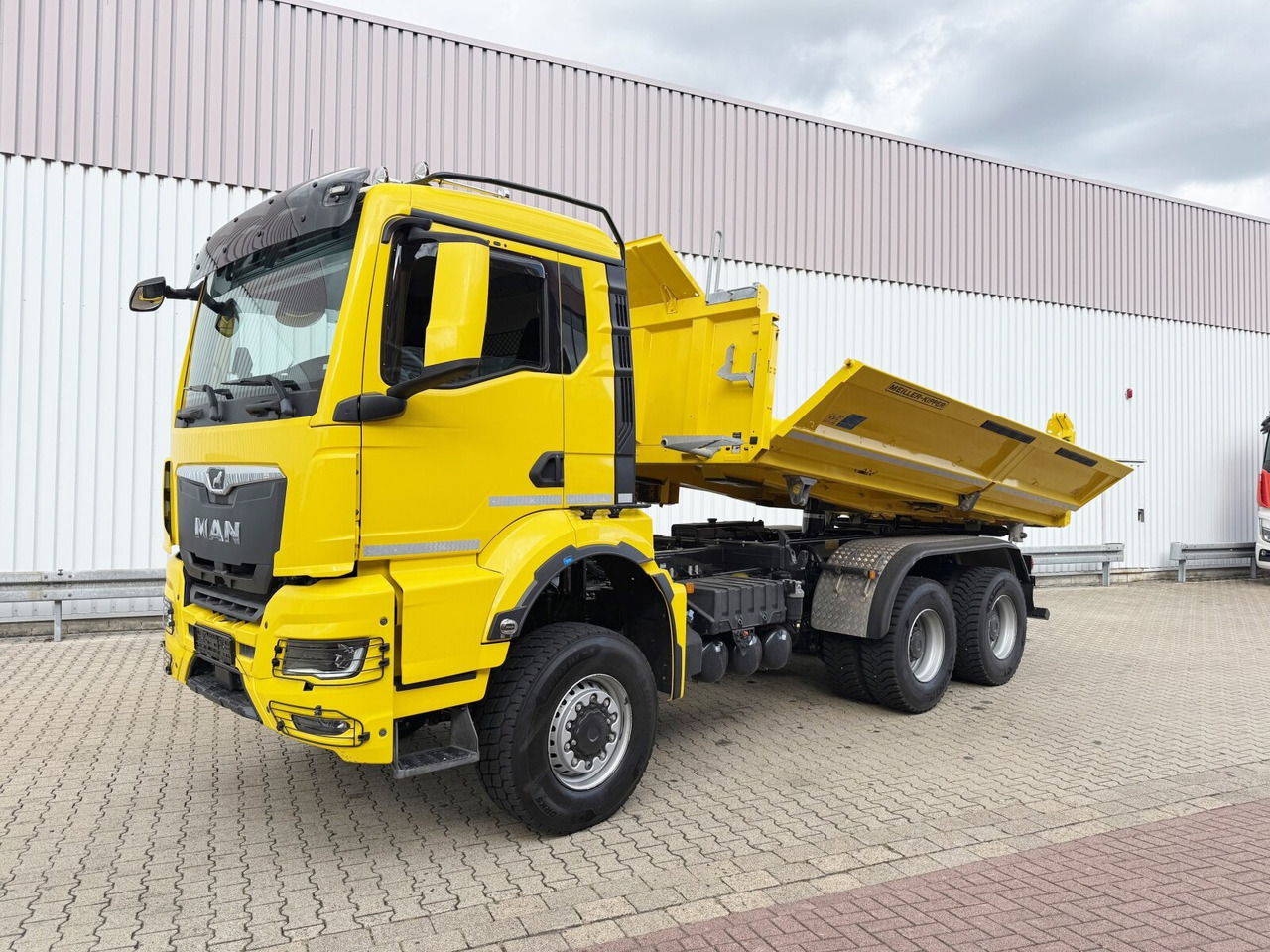 MAN TGS 26.470 6x6 BB TGS 26.470 6x6 BB, Hohe Bauart, Navi, Motorabtrieb, Bordmatik - Camion benne: photos 1 MAN TGS 26.470 6x6 BB TGS 26.470 6x6 BB, Hohe Bauart, Navi, Motorabtrieb, Bordmatik - Camion benne: photos 1