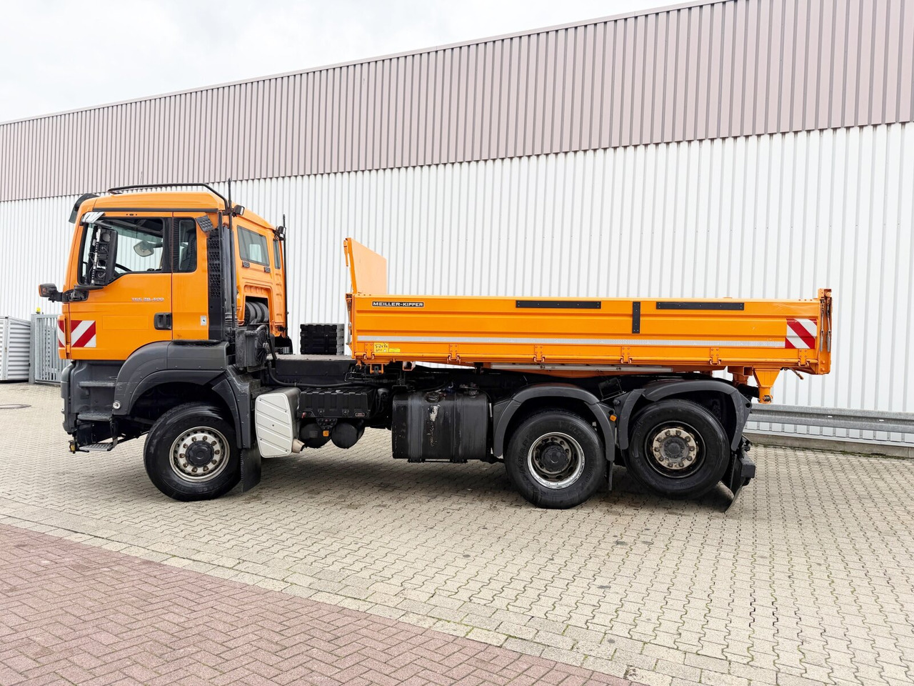 MAN TGS 28.400 6x4-4 BL TGS 28.400 6x4-4 BL, EEV, Lenk-/Liftachse, Wechselsystem - Camion benne: photos 2 MAN TGS 28.400 6x4-4 BL TGS 28.400 6x4-4 BL, EEV, Lenk-/Liftachse, Wechselsystem - Camion benne: photos 2
