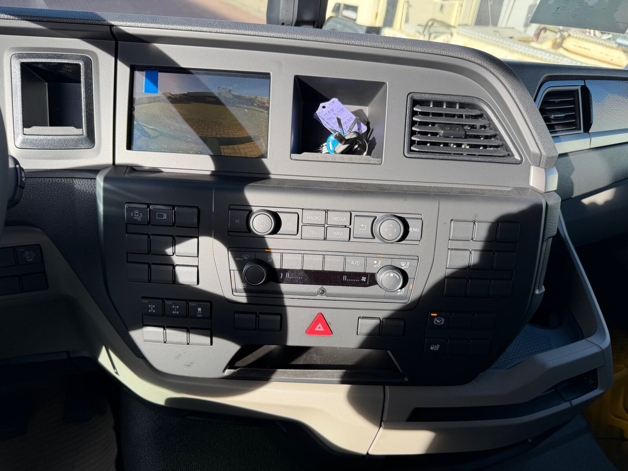 MAN TGS 33.480 6x4 BL CH TGS 33.480 6x4 BL CH, Nebenantrieb - Châssis cabine: photos 4 MAN TGS 33.480 6x4 BL CH TGS 33.480 6x4 BL CH, Nebenantrieb - Châssis cabine: photos 4