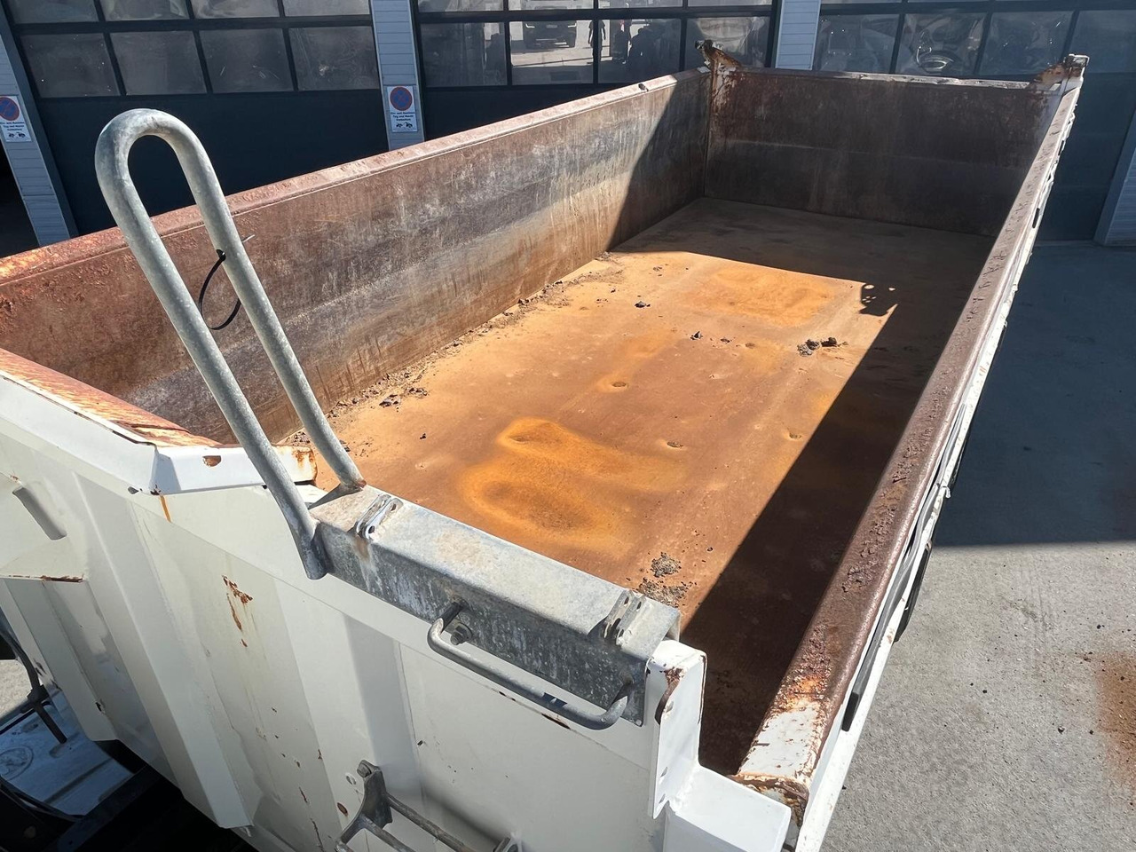MAN TGS 35.460 8X4 BB TGS 35.460 8X4 BB, Meiller Bordmatik 13m³ - Camion benne: photos 3 MAN TGS 35.460 8X4 BB TGS 35.460 8X4 BB, Meiller Bordmatik 13m³ - Camion benne: photos 3
