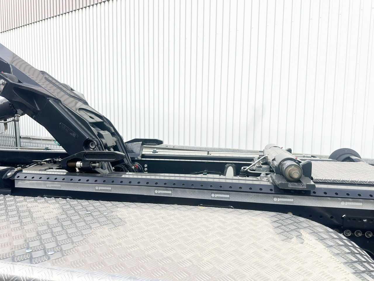 MAN TGS 35.480 8X4 BL TGS 35.480 8X4 BL, Intarder, Kran HMF 3220-K6, 4-fach Abstützung, Funk - Camion ampliroll, Camion grue: photos 5 MAN TGS 35.480 8X4 BL TGS 35.480 8X4 BL, Intarder, Kran HMF 3220-K6, 4-fach Abstützung, Funk - Camion ampliroll, Camion grue: photos 5