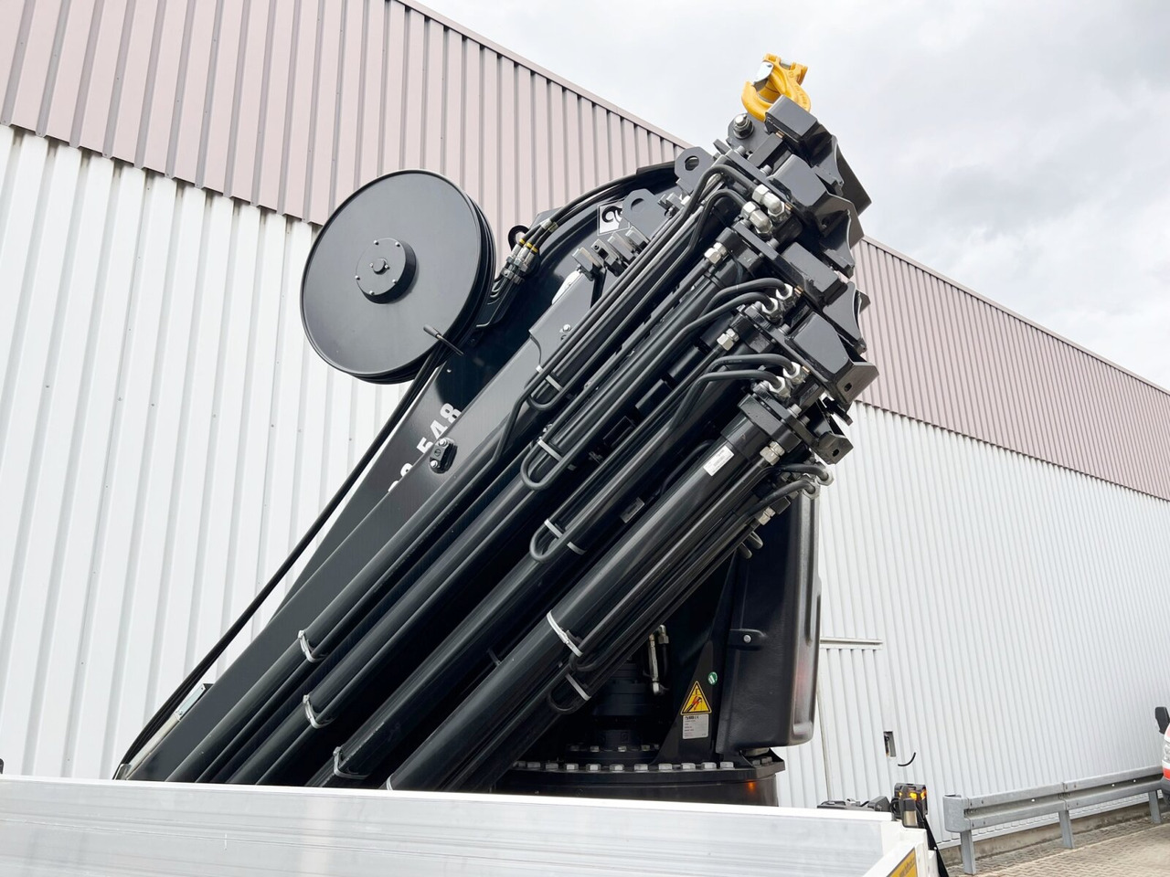 MAN TGX 26.510 6x2-4 LL CH TGX 26.510 6x2-4 LL, Kran Hiab X-HiPro 548 E-8, Lenk-/Liftachse, TwistLock 20Fuß, Funk, Retarder - Camion grue, Camion plateau: photos 4 MAN TGX 26.510 6x2-4 LL CH TGX 26.510 6x2-4 LL, Kran Hiab X-HiPro 548 E-8, Lenk-/Liftachse, TwistLock 20Fuß, Funk, Retarder - Camion grue, Camion plateau: photos 4