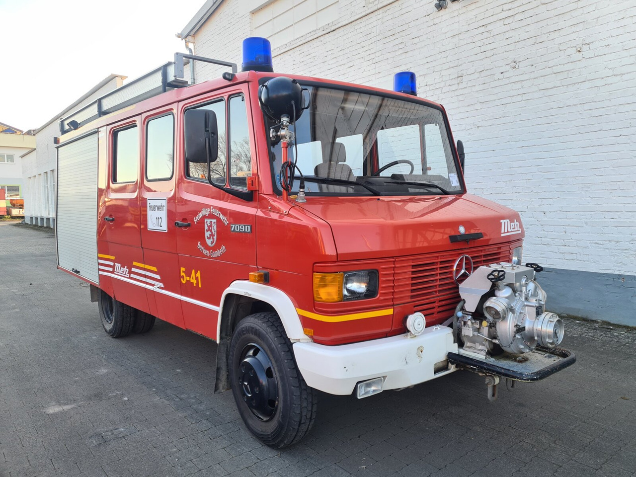 Mercedes-Benz 709 D 4x2 Doka 709 D 4x2 Doka, LF 8 - Camion de pompier: photos 1 Mercedes-Benz 709 D 4x2 Doka 709 D 4x2 Doka, LF 8 - Camion de pompier: photos 1