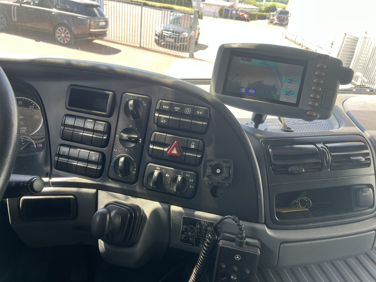 Mercedes-Benz Actros 2032 LA 4x4 Actros 2032 LA 4x4/ Rdstand 3.600 mm - Châssis cabine: photos 3 Mercedes-Benz Actros 2032 LA 4x4 Actros 2032 LA 4x4/ Rdstand 3.600 mm - Châssis cabine: photos 3