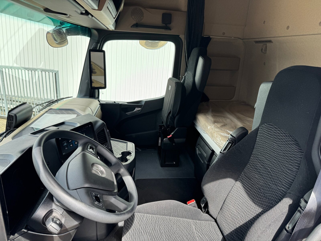 Mercedes-Benz Actros 2548 L 6x2 Actros 2548 L 6x2, Retarder, Lenk-/Liftachse, Navi, MirrorCam, MultimediaCockpit - Camion ampliroll: photos 4 Mercedes-Benz Actros 2548 L 6x2 Actros 2548 L 6x2, Retarder, Lenk-/Liftachse, Navi, MirrorCam, MultimediaCockpit - Camion ampliroll: photos 4