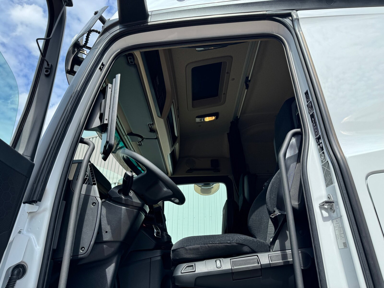 Mercedes-Benz Actros 2548 L 6x2 Actros 2548 L 6x2, Retarder, Lenk-/Liftachse, Navi, MirrorCam, MultimediaCockpit - Camion ampliroll: photos 3 Mercedes-Benz Actros 2548 L 6x2 Actros 2548 L 6x2, Retarder, Lenk-/Liftachse, Navi, MirrorCam, MultimediaCockpit - Camion ampliroll: photos 3