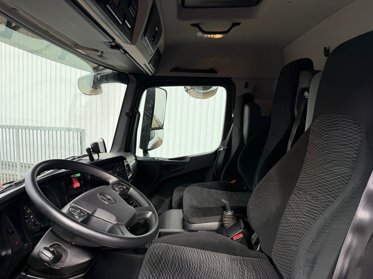 Mercedes-Benz Arocs 1827 A 4x4 Arocs 1827 A 4x4, Ex-Bundeswehr! - Camion plateau: photos 2 Mercedes-Benz Arocs 1827 A 4x4 Arocs 1827 A 4x4, Ex-Bundeswehr! - Camion plateau: photos 2