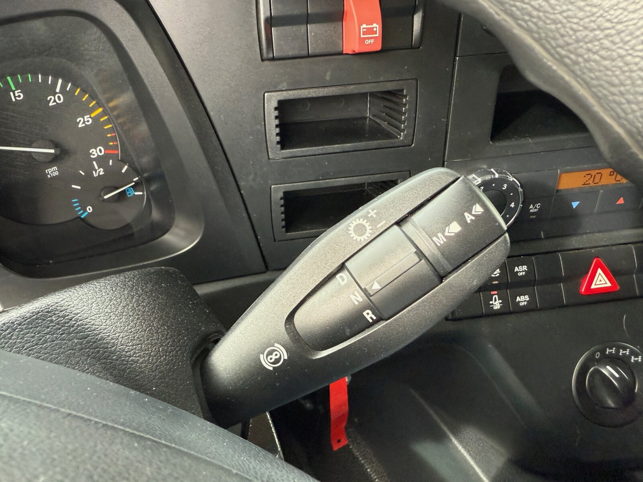 Mercedes-Benz Arocs 1827 A 4x4 Arocs 1827 A 4x4, Ex-Bundeswehr! - Camion plateau: photos 5 Mercedes-Benz Arocs 1827 A 4x4 Arocs 1827 A 4x4, Ex-Bundeswehr! - Camion plateau: photos 5