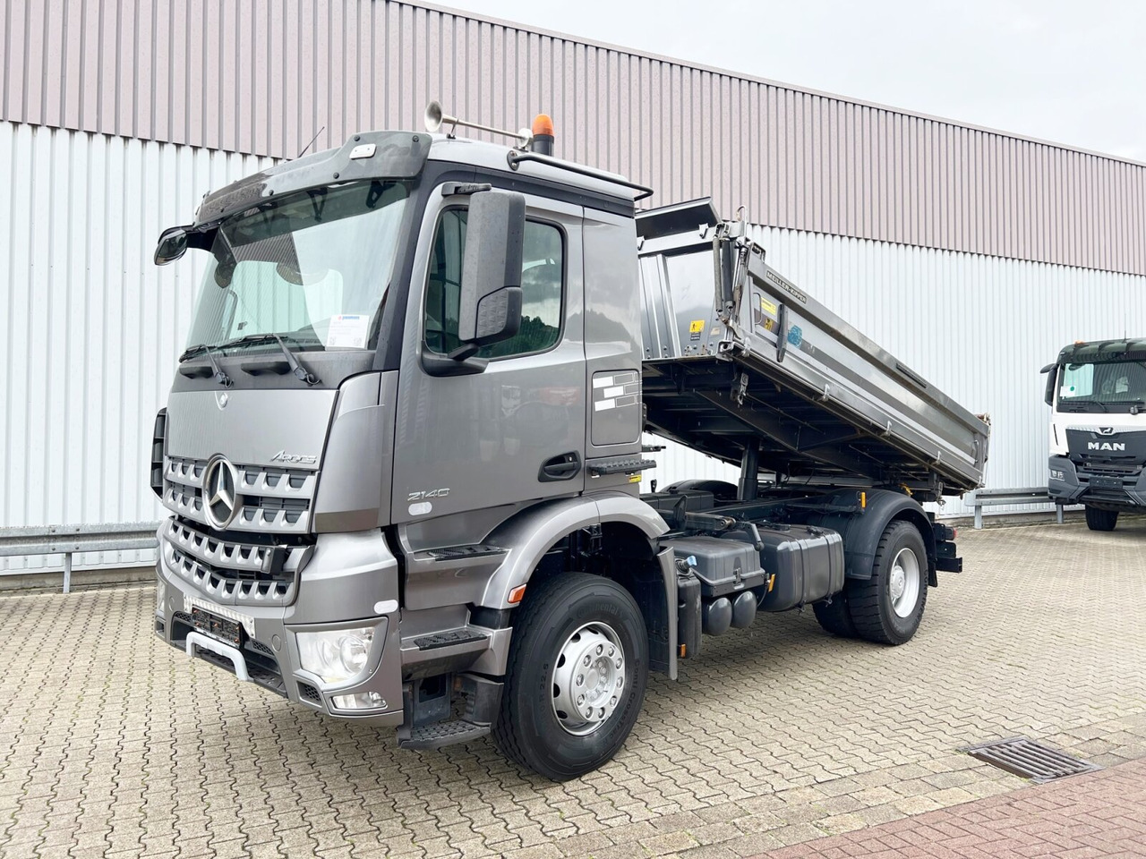 Mercedes-Benz Arocs 1840 K 4x2 Arocs 1840 K 4x2 - Camion benne: photos 1 Mercedes-Benz Arocs 1840 K 4x2 Arocs 1840 K 4x2 - Camion benne: photos 1