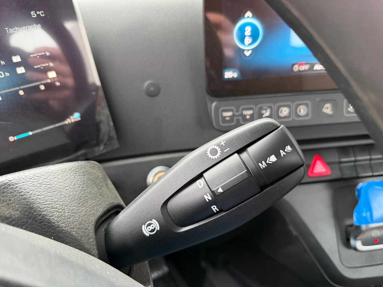 Mercedes-Benz Arocs 1840 K 4x2 Arocs 1840 K 4x2, MultimediaCockpit, 2x Nebenantrieb, NMV & Motorabtrieb - Châssis cabine: photos 5 Mercedes-Benz Arocs 1840 K 4x2 Arocs 1840 K 4x2, MultimediaCockpit, 2x Nebenantrieb, NMV & Motorabtrieb - Châssis cabine: photos 5