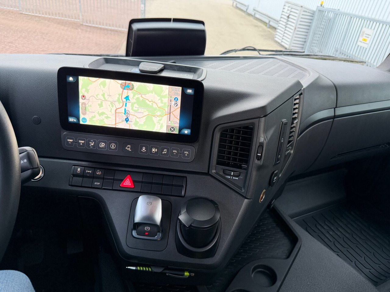 Mercedes-Benz Arocs 2542 L 6x2/4 Arocs 2542/45 L 6x2/4, Vorlauflenk-/liftachse, Navi, MultimediaCockpit - Camion multibenne: photos 4 Mercedes-Benz Arocs 2542 L 6x2/4 Arocs 2542/45 L 6x2/4, Vorlauflenk-/liftachse, Navi, MultimediaCockpit - Camion multibenne: photos 4