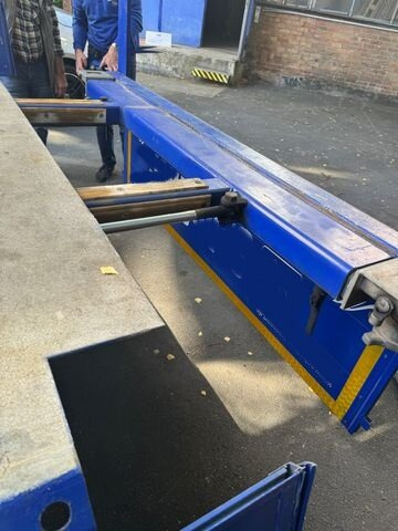 Mercedes-Benz Arocs 3245 L 8x2/6 Arocs 3245 L 8x2/6, Kran Fassi F 545 RA 2.26 XE, Jib, Funk 29,7 m - 400 kg - Camion grue, Camion plateau: photos 4 Mercedes-Benz Arocs 3245 L 8x2/6 Arocs 3245 L 8x2/6, Kran Fassi F 545 RA 2.26 XE, Jib, Funk 29,7 m - 400 kg - Camion grue, Camion plateau: photos 4