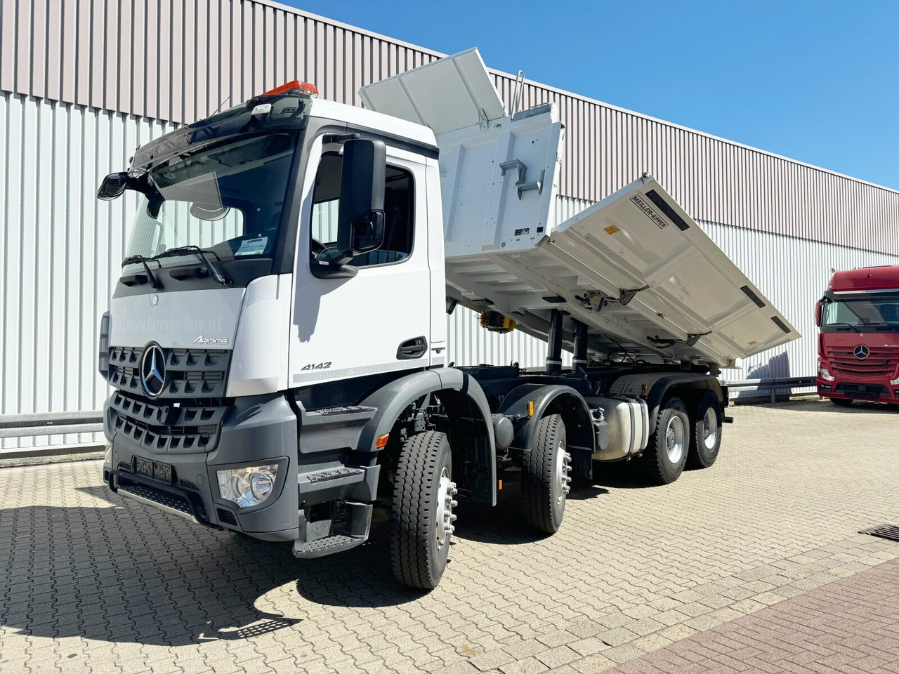 Mercedes-Benz Arocs 4142 K 8x4/4 Arocs 4142/45 K 8x4/4, Meiller Bordmatik links - Camion benne: photos 1 Mercedes-Benz Arocs 4142 K 8x4/4 Arocs 4142/45 K 8x4/4, Meiller Bordmatik links - Camion benne: photos 1