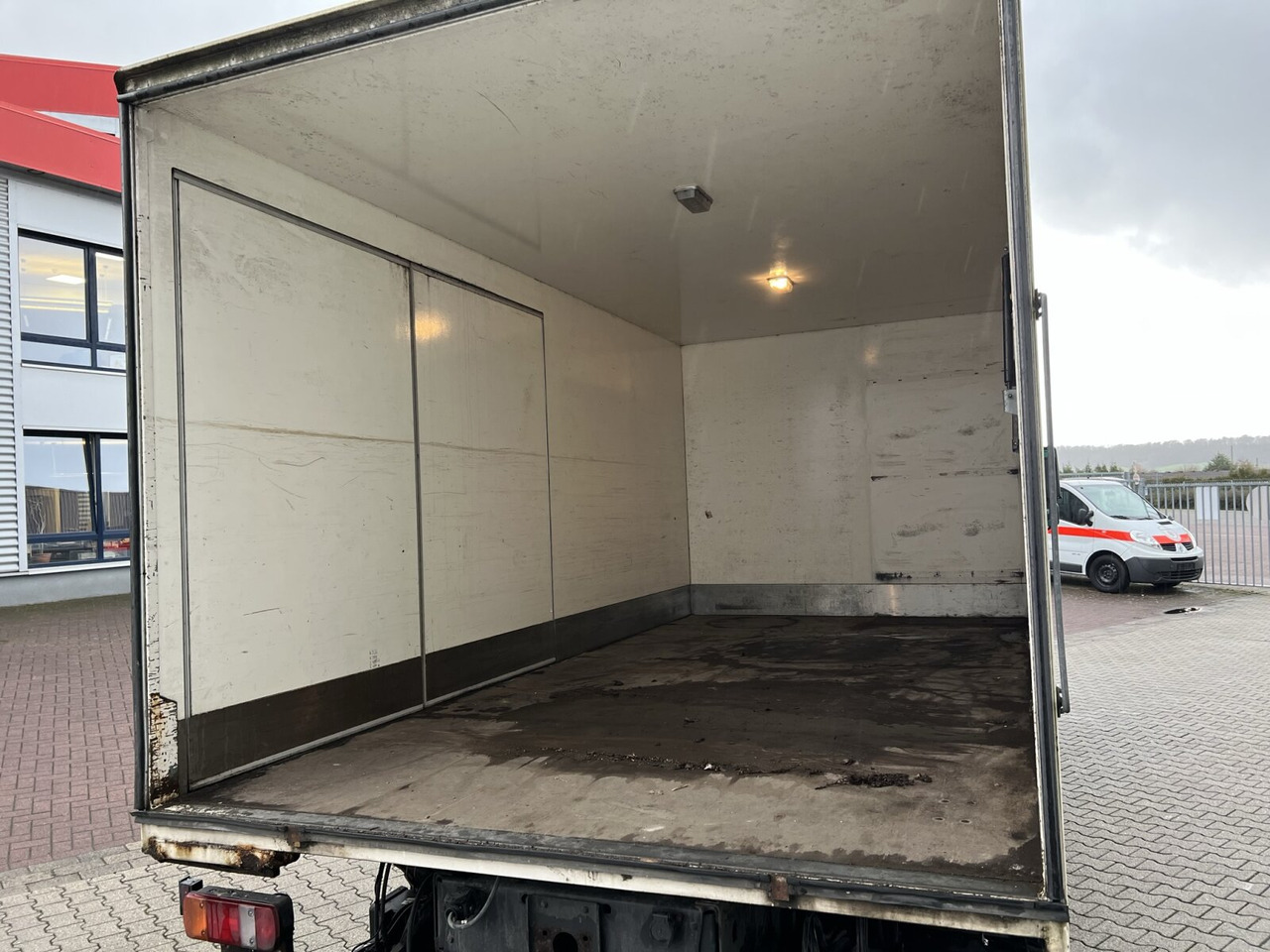 Mercedes-Benz Atego 1018 L 4x2 Atego 1018 L 4x2 mit MBB LBW - Camion fourgon: photos 2 Mercedes-Benz Atego 1018 L 4x2 Atego 1018 L 4x2 mit MBB LBW - Camion fourgon: photos 2