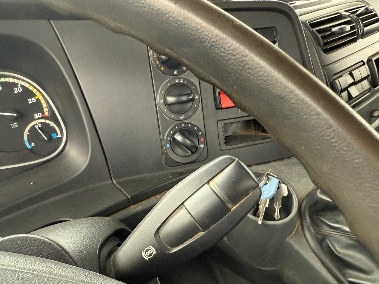 Mercedes-Benz Atego 1224 K 4x2 Atego 1224 K 4x2, Meiller 3-S-Kipper 2x AHK Öl - Camion benne: photos 5 Mercedes-Benz Atego 1224 K 4x2 Atego 1224 K 4x2, Meiller 3-S-Kipper 2x AHK Öl - Camion benne: photos 5