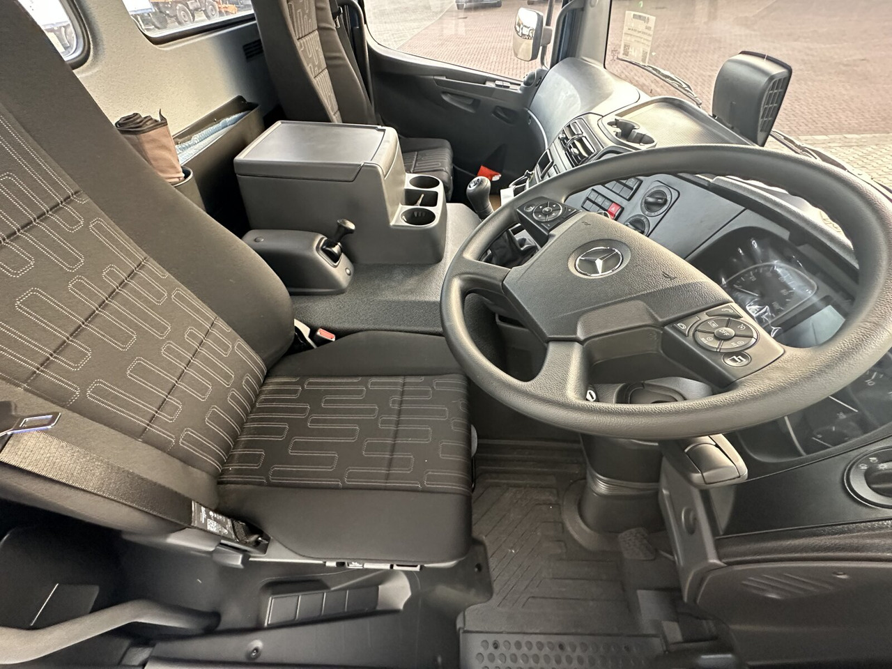 Photo d'intérieur 1: Châssis cabine neuf Mercedes-Benz Atego 1630 AK 4x4 Atego 1630 AK 4x4, Rechtslenker