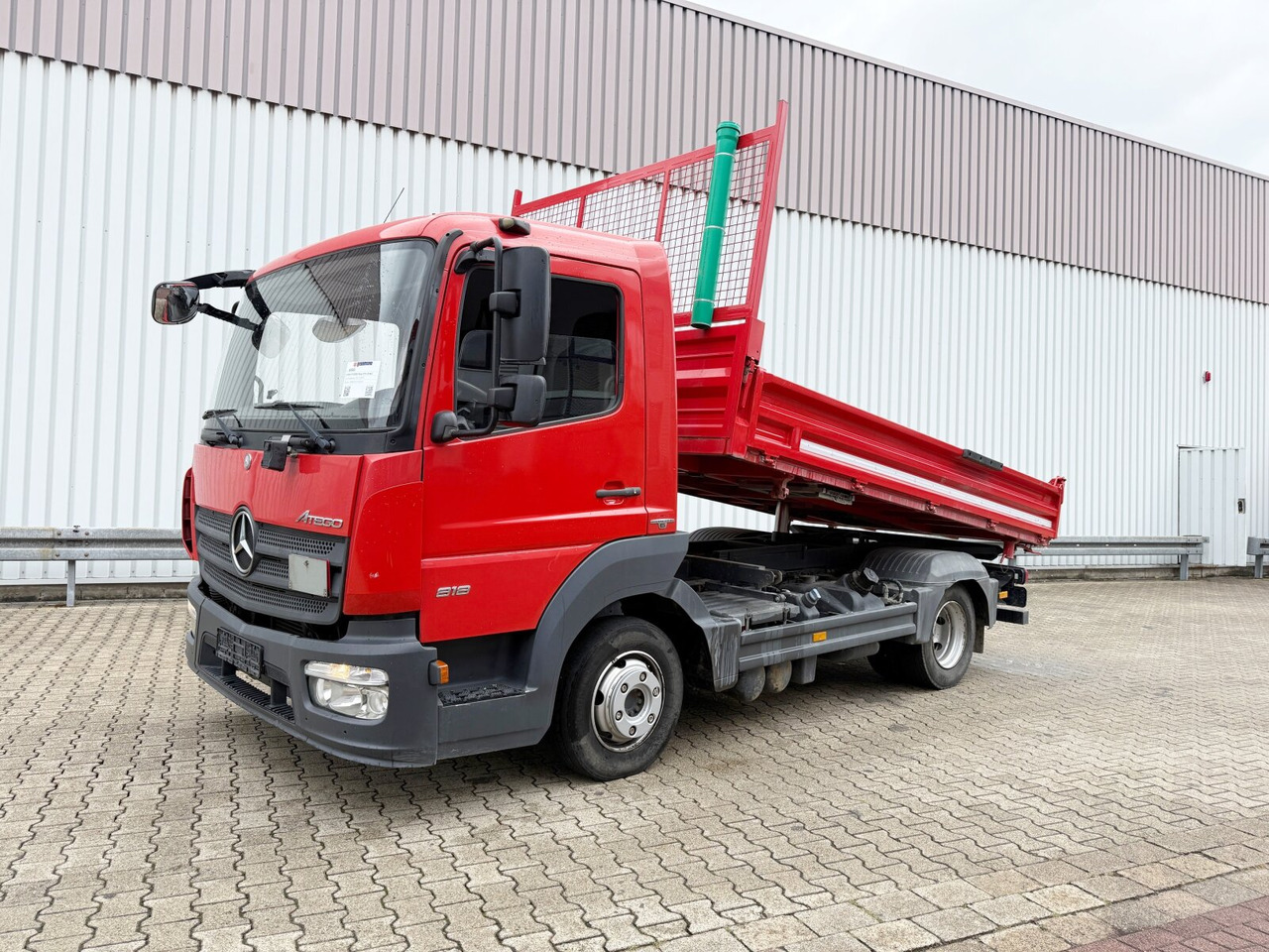 Mercedes-Benz Atego 818/23 LK 4x2 Atego 818/23 LK 4x2, 2x AHK - Camion benne: photos 1 Mercedes-Benz Atego 818/23 LK 4x2 Atego 818/23 LK 4x2, 2x AHK - Camion benne: photos 1