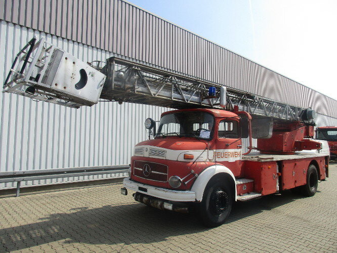 Mercedes-Benz - L 1519 4x2 DL 30 L 1519 4x2 Feuerwehr Drehleiter DL30 - Camion de pompier: photos 1 Mercedes-Benz - L 1519 4x2 DL 30 L 1519 4x2 Feuerwehr Drehleiter DL30 - Camion de pompier: photos 1