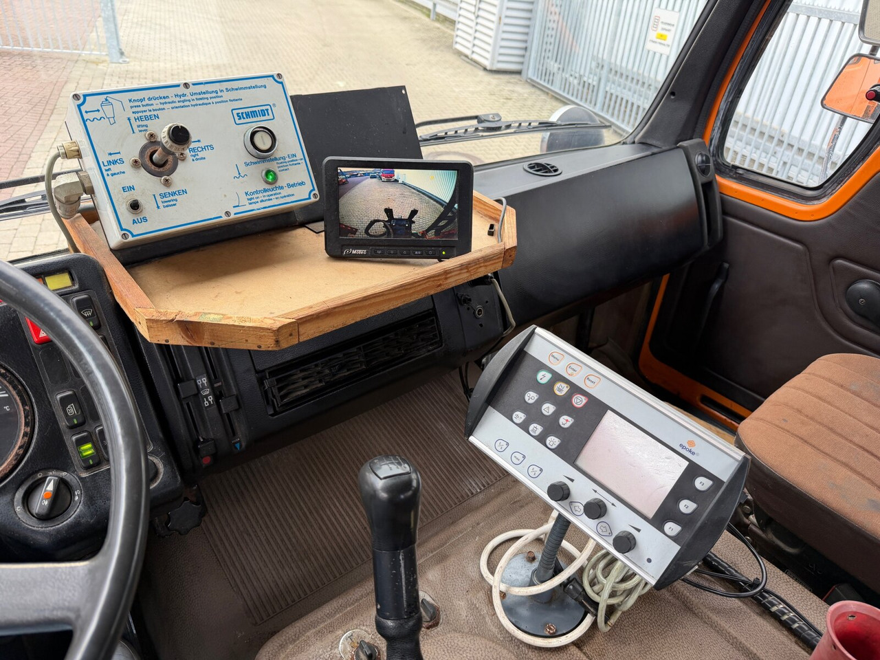 Mercedes-Benz NG 1928 A 4x4 NG 1928 A 4x4, V8-Motor, Winterdienstaustattung - Châssis cabine: photos 2 Mercedes-Benz NG 1928 A 4x4 NG 1928 A 4x4, V8-Motor, Winterdienstaustattung - Châssis cabine: photos 2