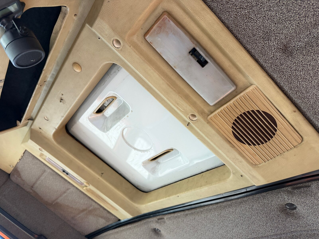 Mercedes-Benz NG 1928 A 4x4 NG 1928 A 4x4, V8-Motor, Winterdienstaustattung - Châssis cabine: photos 3 Mercedes-Benz NG 1928 A 4x4 NG 1928 A 4x4, V8-Motor, Winterdienstaustattung - Châssis cabine: photos 3