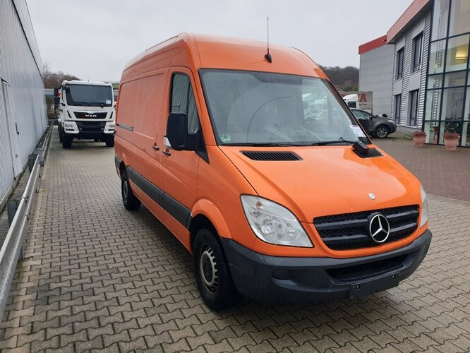 Photo d'intérieur 1: Fourgon utilitaire Mercedes-Benz Sprinter 313 KA 4x2 Sprinter 313 KA 4x2 Photo d'intérieur 1: Fourgon utilitaire Mercedes-Benz Sprinter 313 KA 4x2 Sprinter 313 KA 4x2