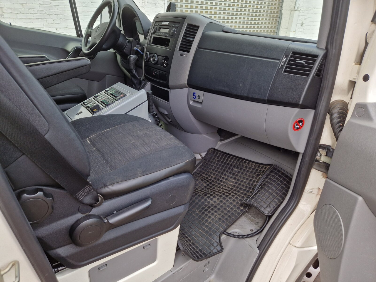Mercedes-Benz Sprinter 516 CDI 4x2 Sprinter 516 CDI 4x2, Rettungswagen - Ambulance: photos 4 Mercedes-Benz Sprinter 516 CDI 4x2 Sprinter 516 CDI 4x2, Rettungswagen - Ambulance: photos 4