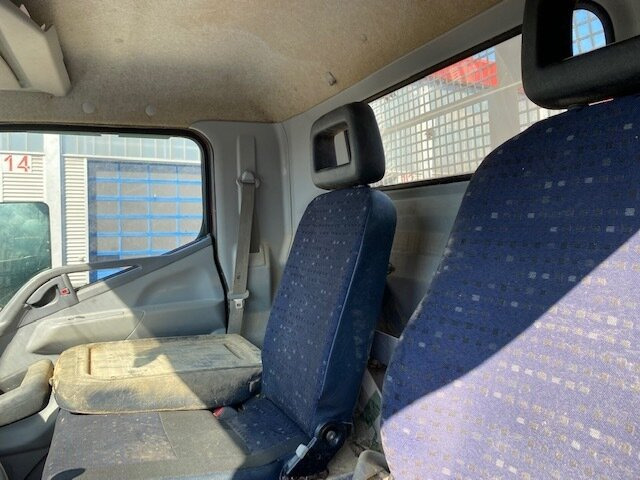 Mitsubishi Canter Fuso 7C15D 4x2 Canter Fuso 7C15D 4x2, Wasserschaden! - Camion benne: photos 3 Mitsubishi Canter Fuso 7C15D 4x2 Canter Fuso 7C15D 4x2, Wasserschaden! - Camion benne: photos 3