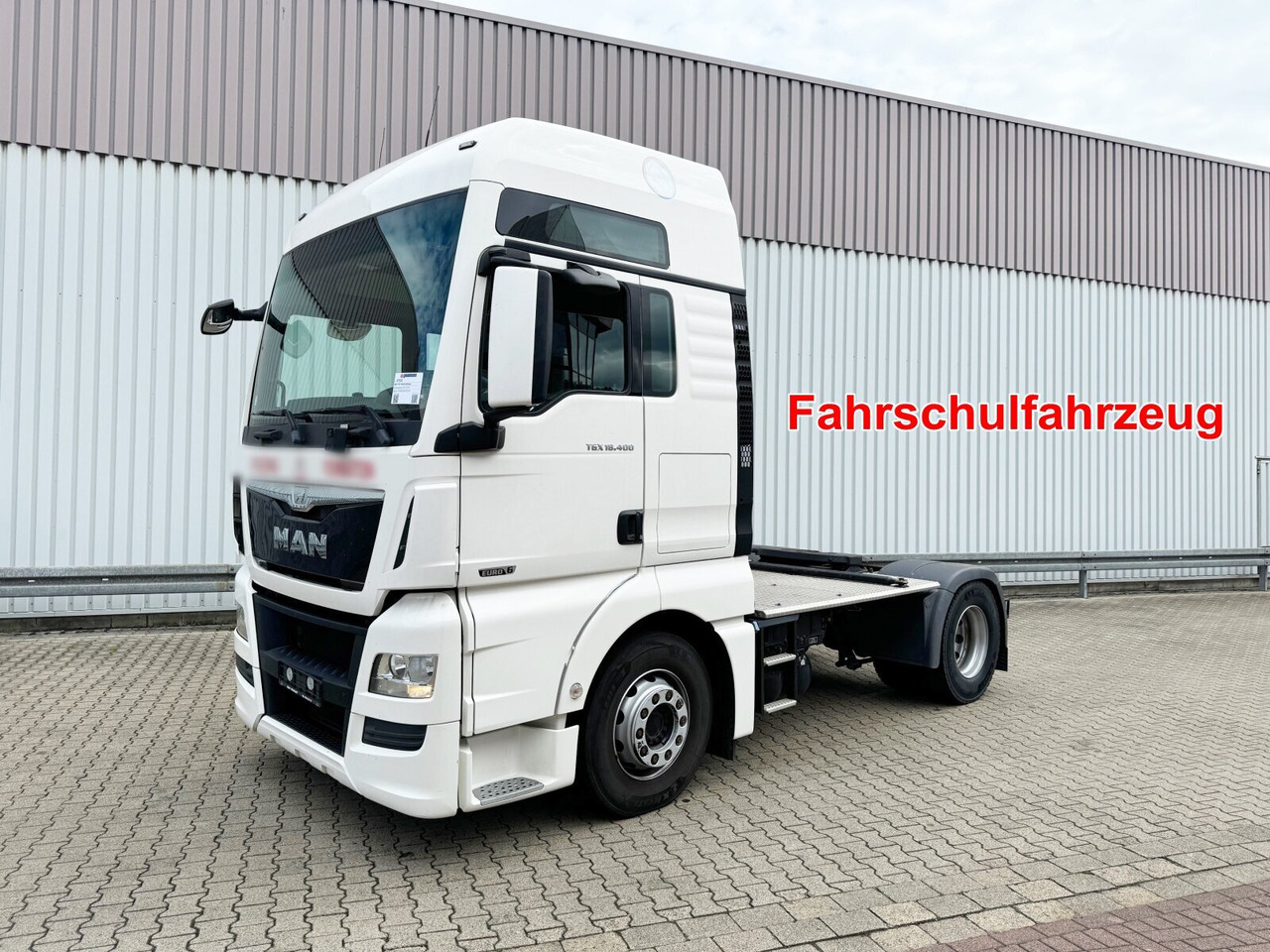 MAN TGX 18.400 4X2 BLS TGX 18.400 4X2 BLS, Fahrschule, 5 Sitzer - Tracteur routier: photos 1 MAN TGX 18.400 4X2 BLS TGX 18.400 4X2 BLS, Fahrschule, 5 Sitzer - Tracteur routier: photos 1
