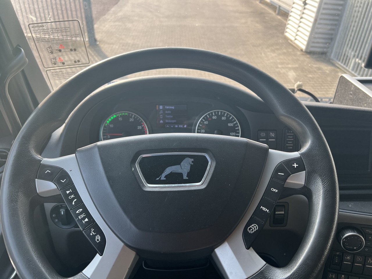 MAN TGX 18.500 4X2 LLS TGX 18.500 4X2 LLS, Retarder, Vollumer - Tracteur routier: photos 3 MAN TGX 18.500 4X2 LLS TGX 18.500 4X2 LLS, Retarder, Vollumer - Tracteur routier: photos 3