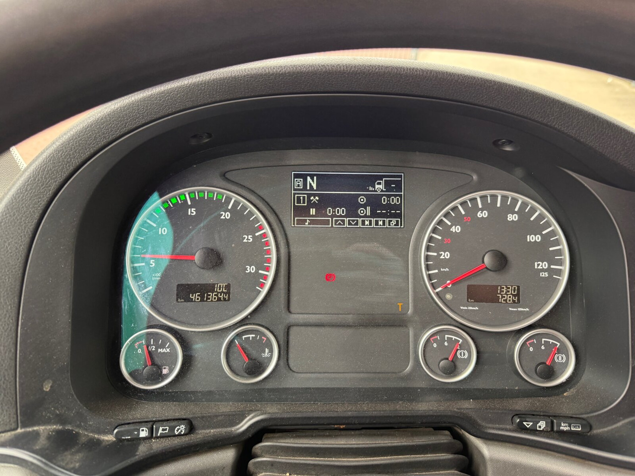 MAN TGX 26.480 6x4 BLS TGX 26.480 6x4 BLS, Retarder, XLX, Standklima, Hydraulik, zGG 90t - Tracteur routier: photos 3 MAN TGX 26.480 6x4 BLS TGX 26.480 6x4 BLS, Retarder, XLX, Standklima, Hydraulik, zGG 90t - Tracteur routier: photos 3