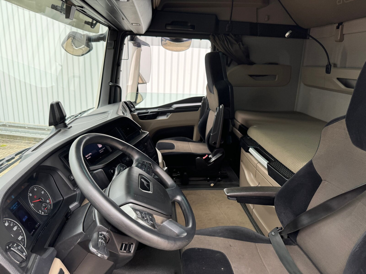 MAN TGX 33.510 6x4 BL SA TGX 33.510 6x4 BL SA, Retarder, GX-Fahrerhaus - Tracteur routier: photos 3 MAN TGX 33.510 6x4 BL SA TGX 33.510 6x4 BL SA, Retarder, GX-Fahrerhaus - Tracteur routier: photos 3