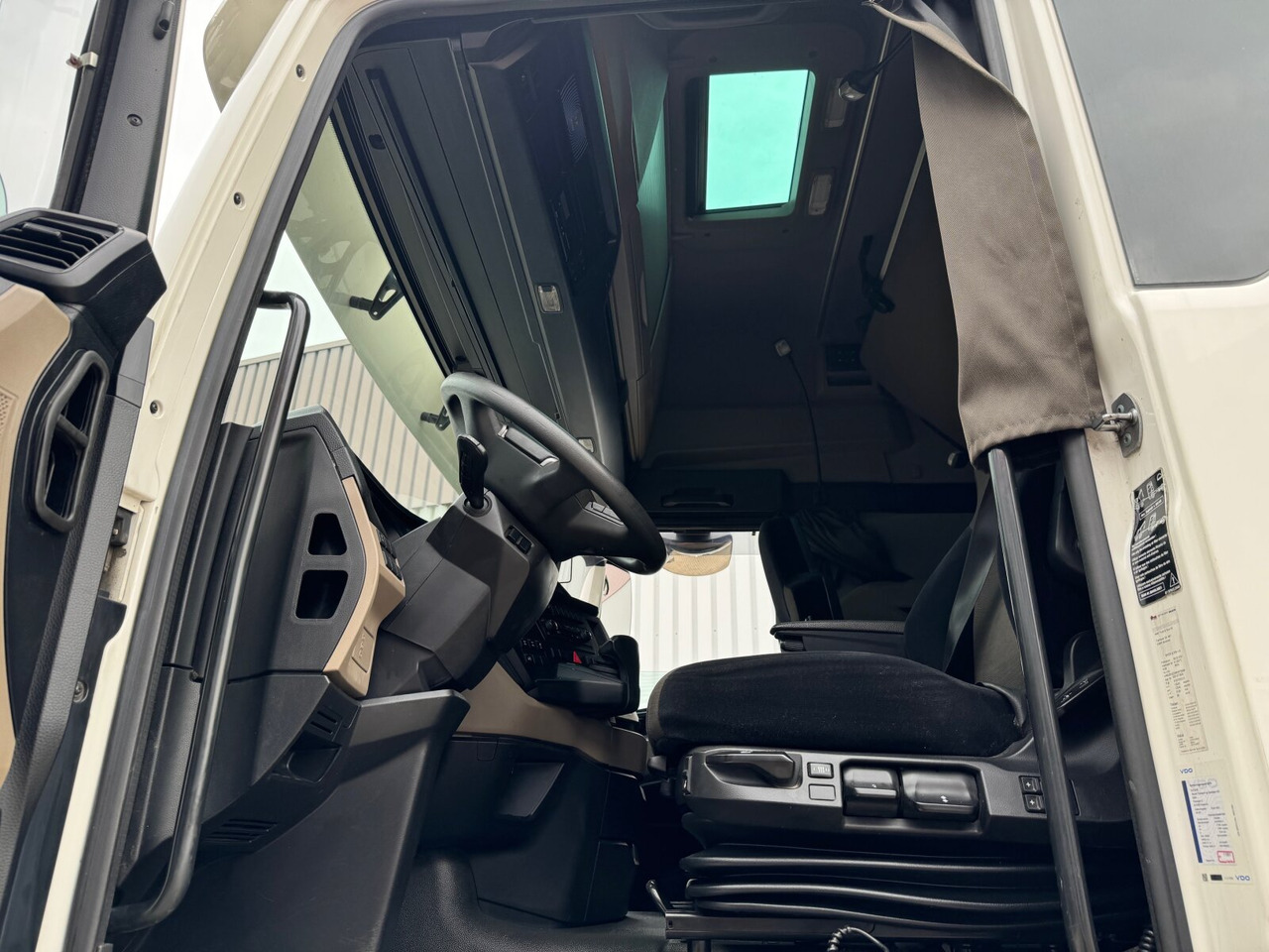 MAN TGX 33.510 6x4 BL SA TGX 33.510 6x4 BL SA, Retarder, GX-Fahrerhaus - Tracteur routier: photos 2 MAN TGX 33.510 6x4 BL SA TGX 33.510 6x4 BL SA, Retarder, GX-Fahrerhaus - Tracteur routier: photos 2