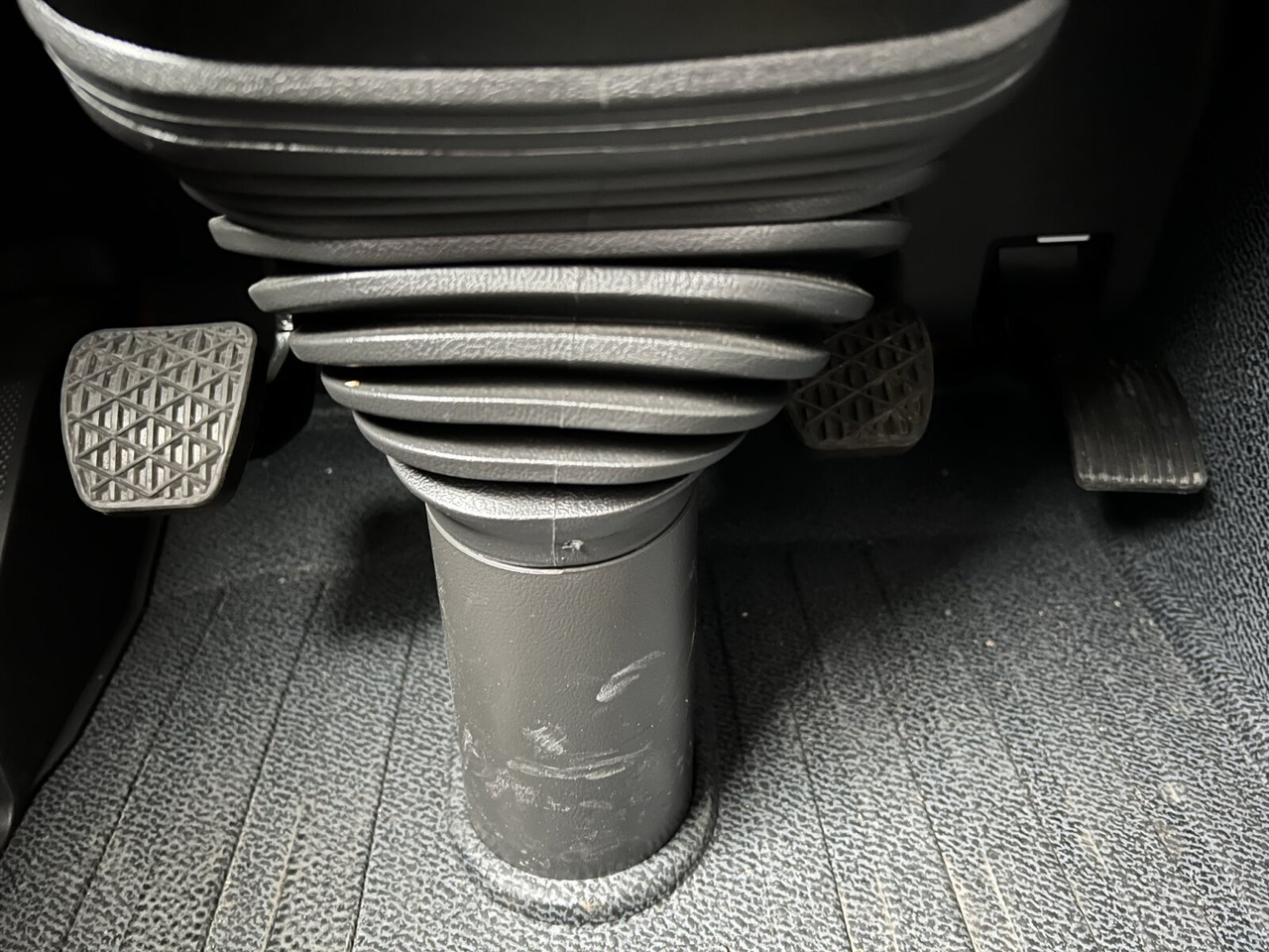 Mercedes-Benz Actros 2141 K 4x2 Actros 2141 K 4x2 - Tracteur routier: photos 4 Mercedes-Benz Actros 2141 K 4x2 Actros 2141 K 4x2 - Tracteur routier: photos 4