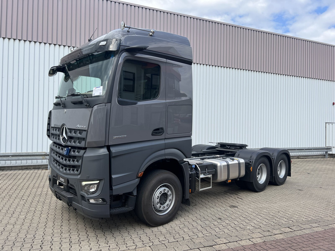 Mercedes-Benz Actros 3363 LS 6x4 Actros 3363 LS 6x4, Retarder, SoloStar, MultimediaCockpit, Navi, LED - Tracteur routier: photos 1 Mercedes-Benz Actros 3363 LS 6x4 Actros 3363 LS 6x4, Retarder, SoloStar, MultimediaCockpit, Navi, LED - Tracteur routier: photos 1