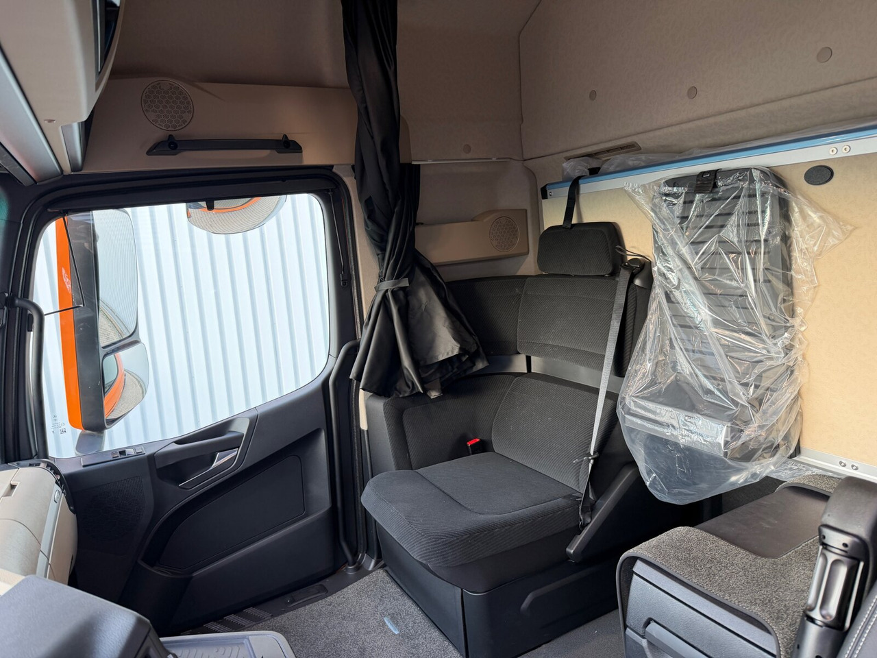 Mercedes-Benz Actros 3363 LS 6x4 Actros 3363 LS 6x4, Retarder, SoloStar, MultimediaCockpit, Navi, LED - Tracteur routier: photos 5 Mercedes-Benz Actros 3363 LS 6x4 Actros 3363 LS 6x4, Retarder, SoloStar, MultimediaCockpit, Navi, LED - Tracteur routier: photos 5