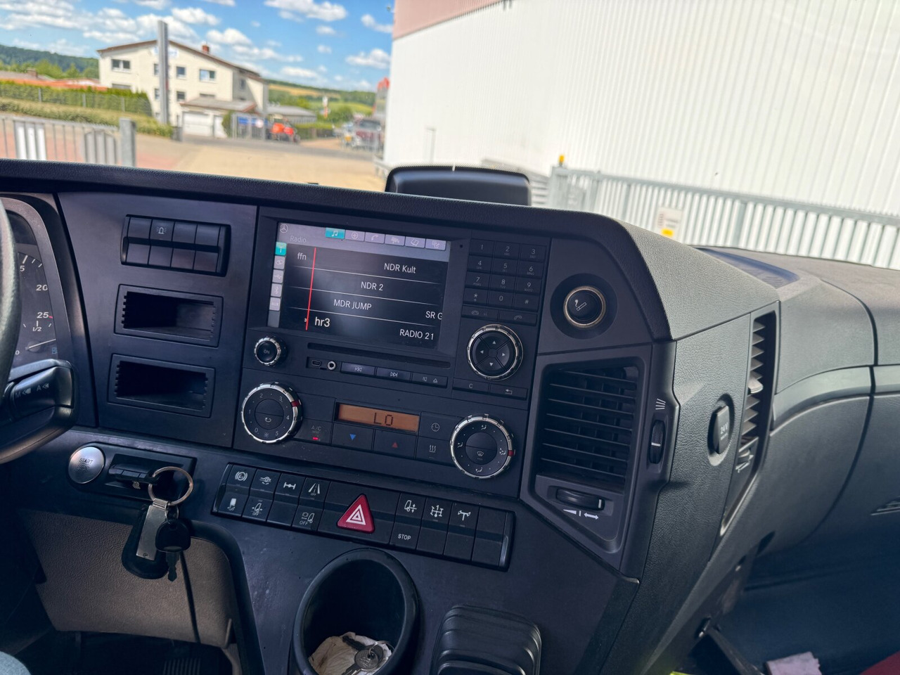 Mercedes-Benz Arocs 1845 LS 4x4 HAD Arocs 1845 LS 4x4 HAD, Retarder, Navi, HydroDrive, Kipphydraulik - Tracteur routier: photos 2 Mercedes-Benz Arocs 1845 LS 4x4 HAD Arocs 1845 LS 4x4 HAD, Retarder, Navi, HydroDrive, Kipphydraulik - Tracteur routier: photos 2