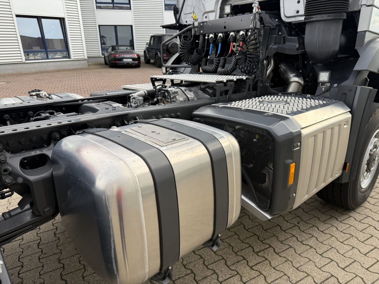 Mercedes-Benz Arocs 1853 AS 4x4 Arocs 1853 AS 4x4, Retarder, MultimediaCockpit, Navi - Tracteur routier: photos 3 Mercedes-Benz Arocs 1853 AS 4x4 Arocs 1853 AS 4x4, Retarder, MultimediaCockpit, Navi - Tracteur routier: photos 3