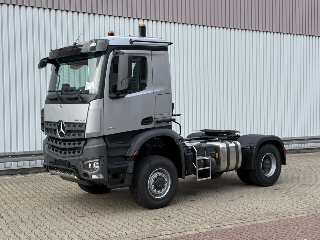 Mercedes-Benz Arocs 1853 AS 4x4 Arocs 1853 AS 4x4, Retarder, MultimediaCockpit, Navi - Tracteur routier: photos 1 Mercedes-Benz Arocs 1853 AS 4x4 Arocs 1853 AS 4x4, Retarder, MultimediaCockpit, Navi - Tracteur routier: photos 1
