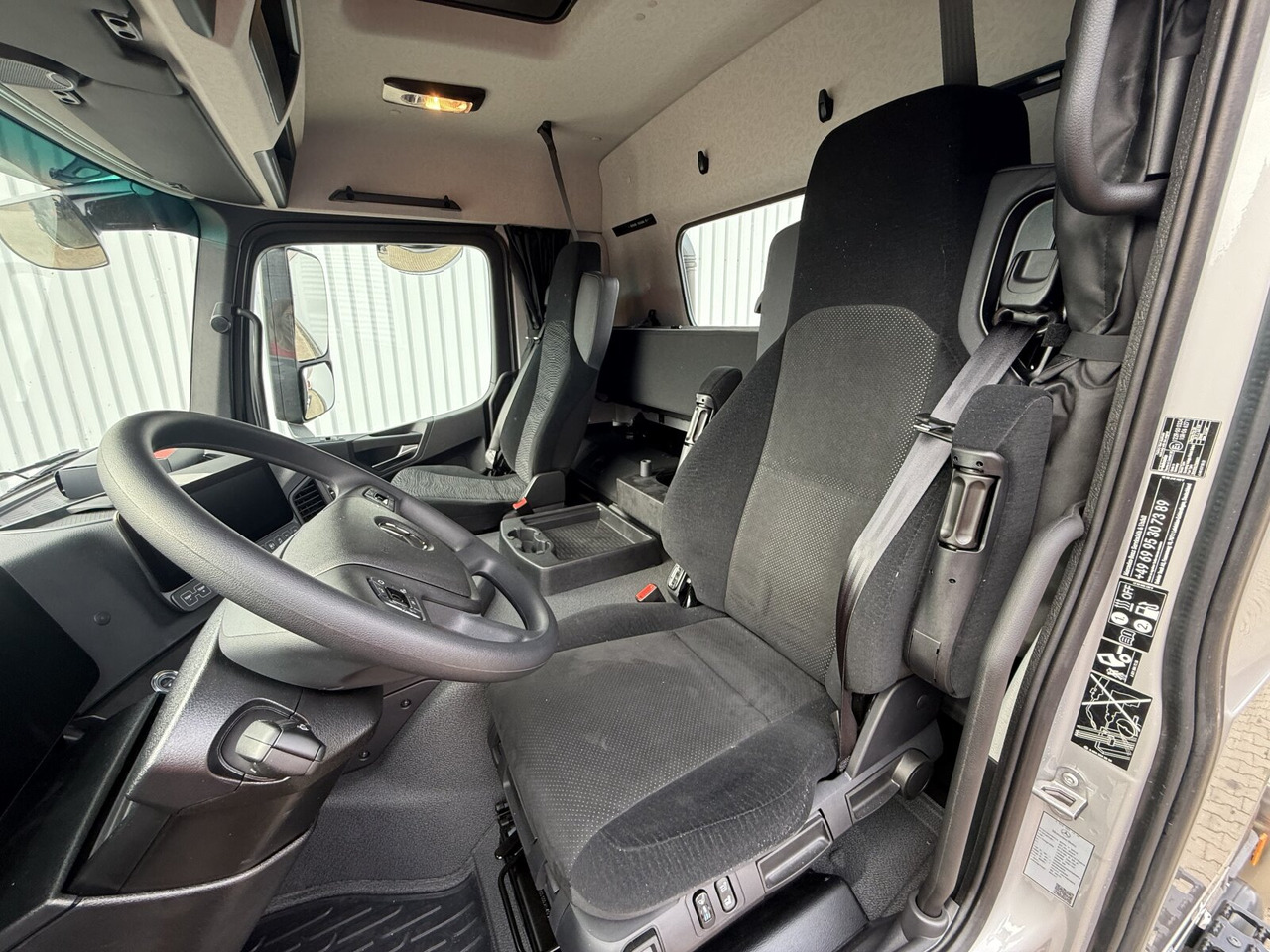 Mercedes-Benz Arocs 1853 AS 4x4 Arocs 1853 AS 4x4, Retarder, MultimediaCockpit, Navi - Tracteur routier: photos 5 Mercedes-Benz Arocs 1853 AS 4x4 Arocs 1853 AS 4x4, Retarder, MultimediaCockpit, Navi - Tracteur routier: photos 5