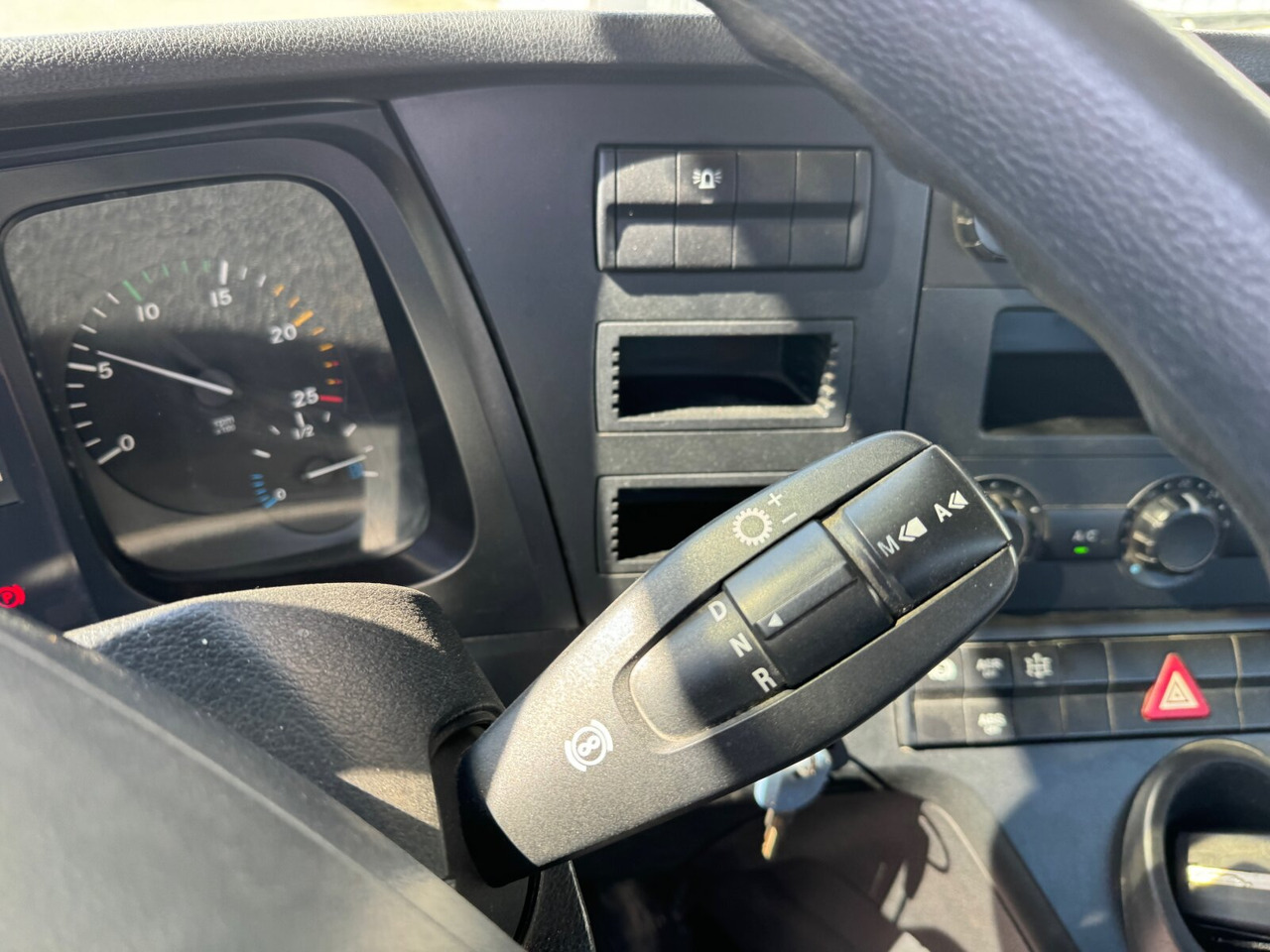 Mercedes-Benz Arocs 3343 S 6x4 Arocs 3343 S 6x4, Full Steel, 3x Vorhanden! - Tracteur routier: photos 3 Mercedes-Benz Arocs 3343 S 6x4 Arocs 3343 S 6x4, Full Steel, 3x Vorhanden! - Tracteur routier: photos 3