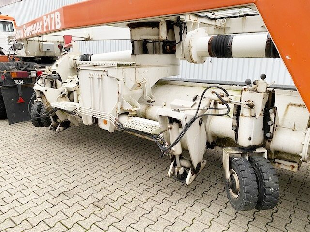 Snow Sweeper P17B Snow Sweeper P17B, V8-Motor, Kehrblasgerät, 4x Vorhanden! - Véhicule de voirie/ Spécial, Camion: photos 5 Snow Sweeper P17B Snow Sweeper P17B, V8-Motor, Kehrblasgerät, 4x Vorhanden! - Véhicule de voirie/ Spécial, Camion: photos 5
