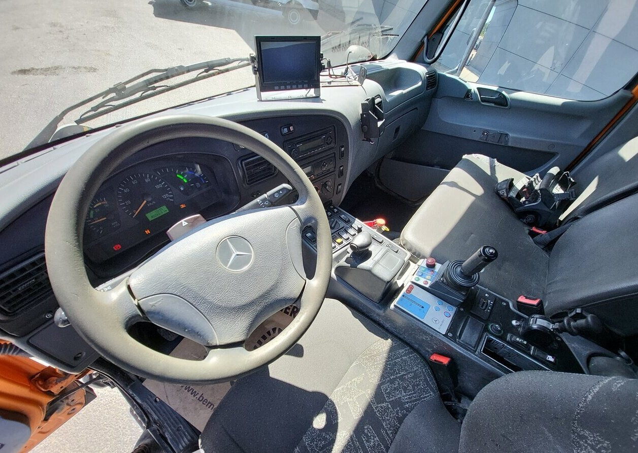 Unimog U 20 4x4 U 20 4x4, Zapfwelle, Kran Hiab 022D-3 HiDuo, Funk - Véhicule utilitaire: photos 3 Unimog U 20 4x4 U 20 4x4, Zapfwelle, Kran Hiab 022D-3 HiDuo, Funk - Véhicule utilitaire: photos 3