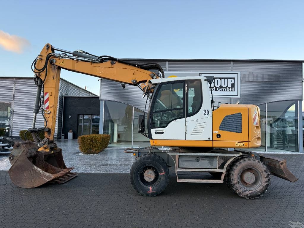 Liebherr A 918 Compact Litronic - Pelle sur pneus: photos 1 Liebherr A 918 Compact Litronic - Pelle sur pneus: photos 1