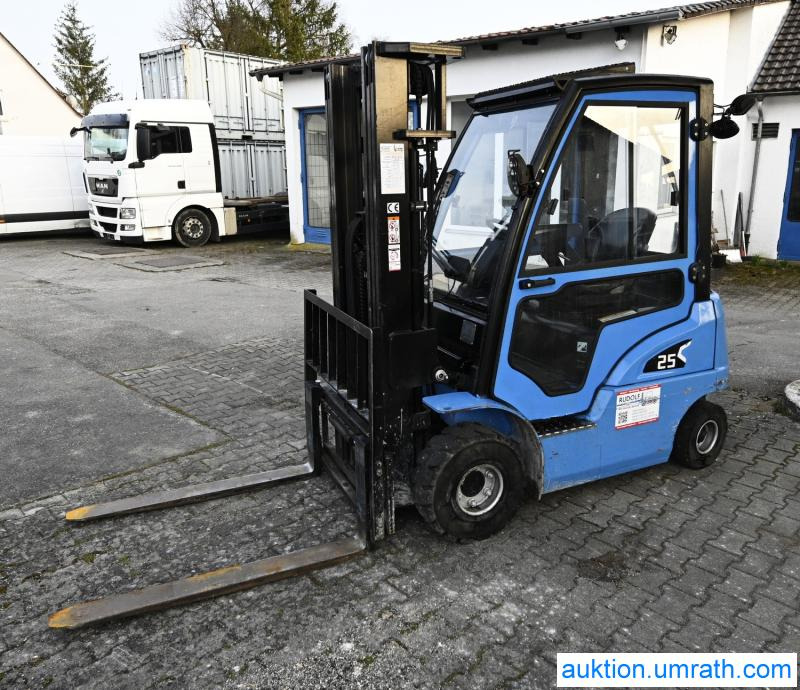 Hangcha Elektrostapler Gabelstapler Hangcha CPD 25 XD4 - S126 Lithium Ionen Akku Kabine Vollfreihub Triplexmast mit Seitenschieber - Chariot élévateur électrique: photos 4 Hangcha Elektrostapler Gabelstapler Hangcha CPD 25 XD4 - S126 Lithium Ionen Akku Kabine Vollfreihub Triplexmast mit Seitenschieber - Chariot élévateur électrique: photos 4