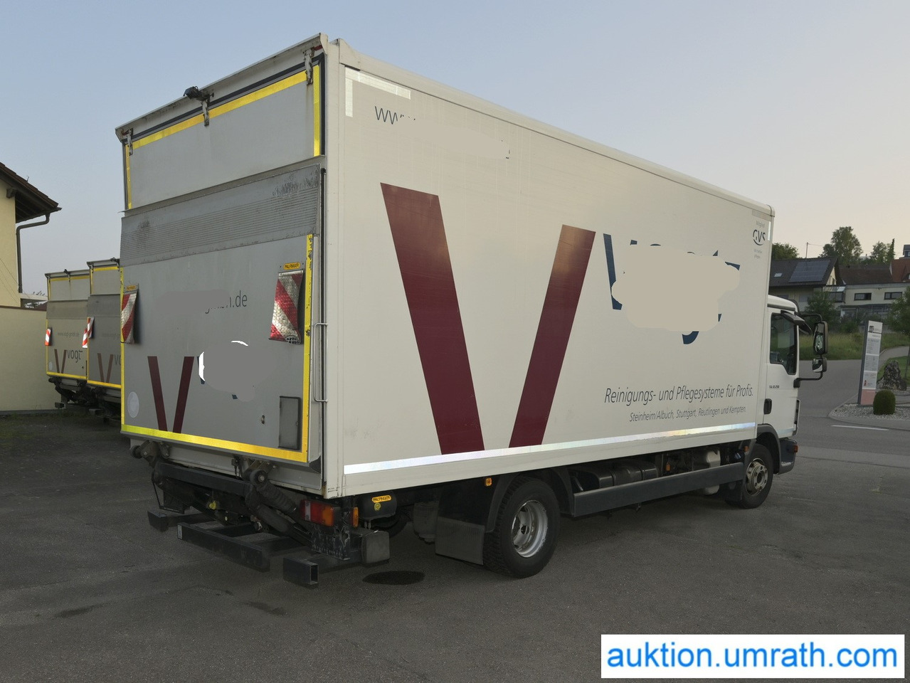 MAN TGL 12.250 4x2 L/BL Koffer Ladebordwand Klimaautomatik NAVI Luftfederung Automatikgetriebe EURO 6 - Camion fourgon: photos 5 MAN TGL 12.250 4x2 L/BL Koffer Ladebordwand Klimaautomatik NAVI Luftfederung Automatikgetriebe EURO 6 - Camion fourgon: photos 5