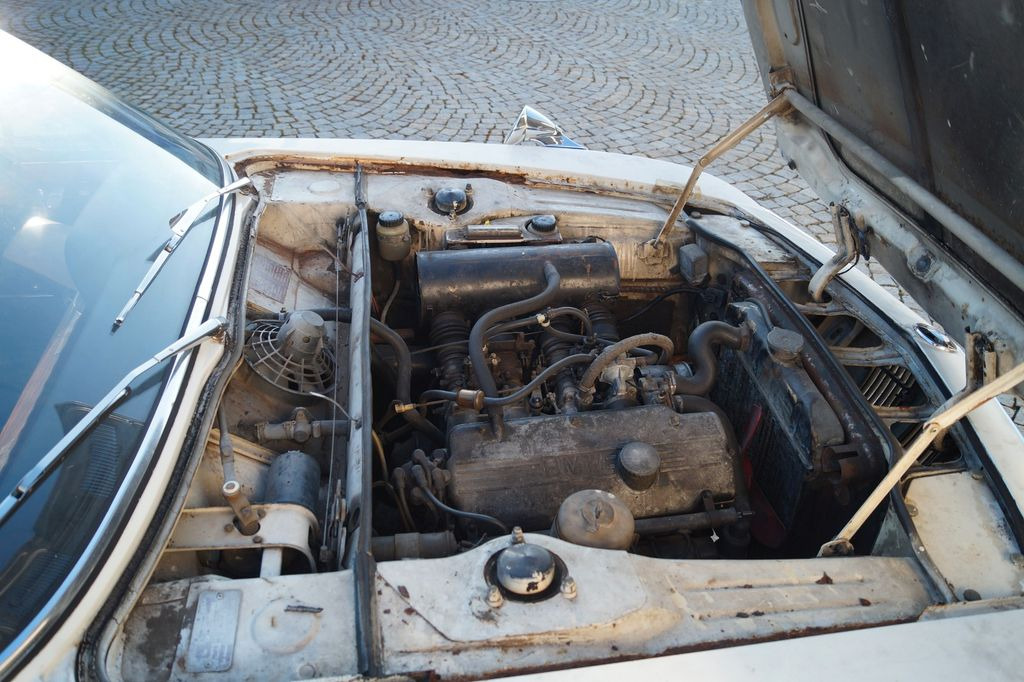 Voiture BMW 2000 CS: photos 17
