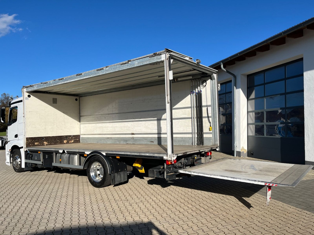 Camion pour le transport de boissons Mercedes-Benz Antos 1836 Klappwand Getränkekoffer beheizt: photos 7