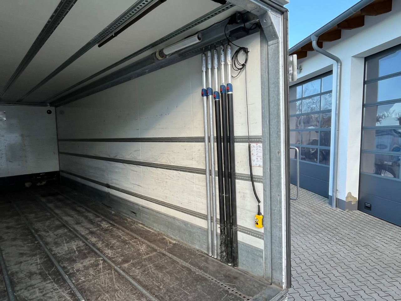 Camion pour le transport de boissons Mercedes-Benz Antos 1836 Klappwand Getränkekoffer beheizt: photos 33